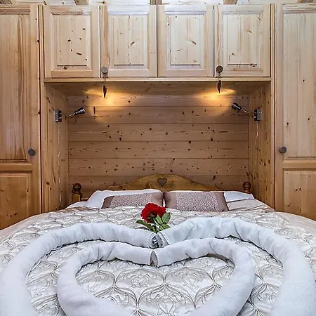 Holiday home Sleeps 10 Wifi *