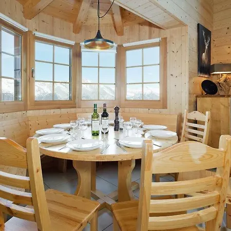 Sleeps 10 Wifi Holiday home *