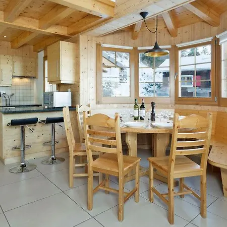 Holiday home Sleeps 10 Wifi *